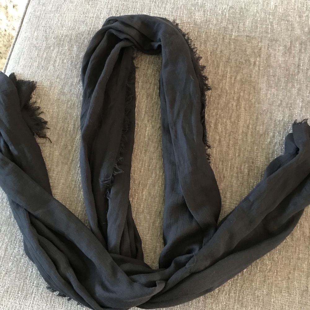 Black scarf - Picture 2 of 4